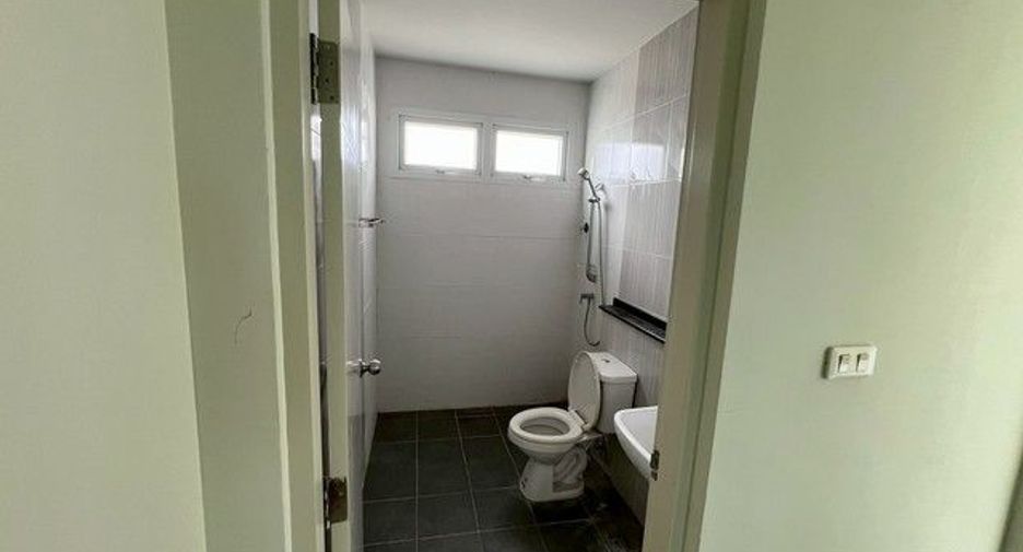 À vendre 3 chambres maison de ville à Bang Phli, Samut Prakan