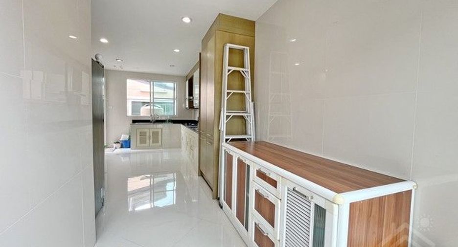 Casa en venta de 4 habitaciones en Khlong Sam Wa, Bangkok