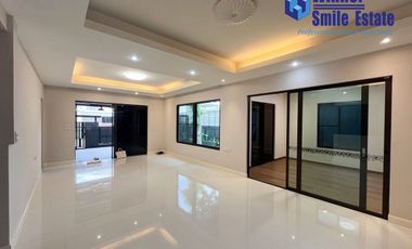 À vendre 4 chambres maison à Bang Phli, Samut Prakan