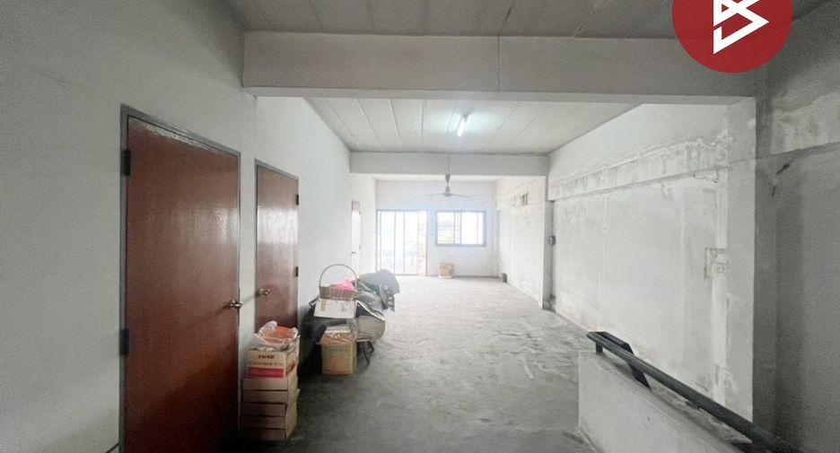 For sale 3 bedrooms retail Space in Phasi Charoen, Bangkok