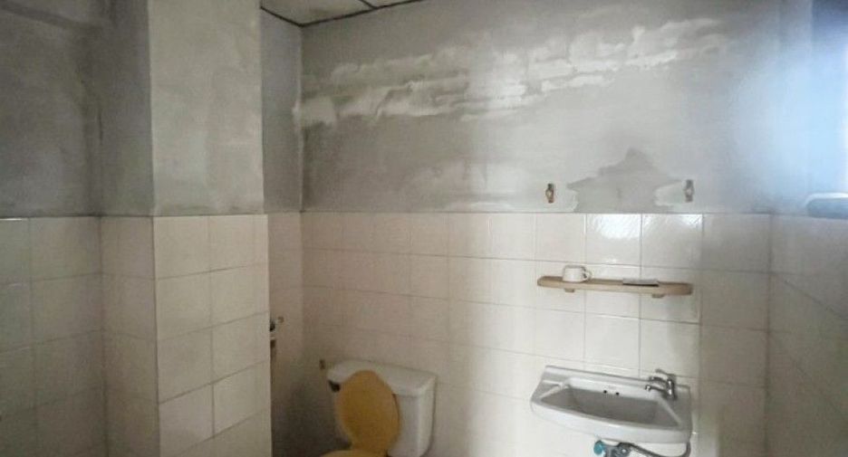 For sale 3 bedrooms retail Space in Phasi Charoen, Bangkok