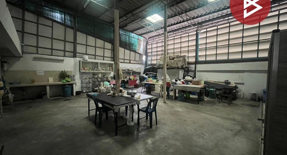 For sale 3 bedrooms retail Space in Phasi Charoen, Bangkok