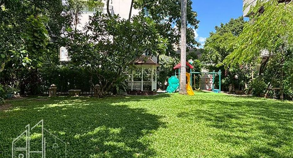 For rent 3 bedrooms condo in Khlong Toei, Bangkok