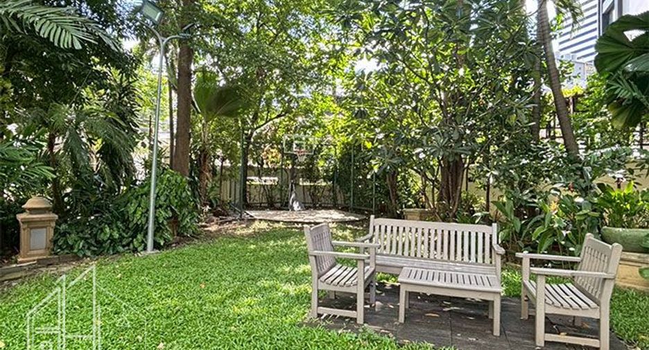 For rent 3 bedrooms condo in Khlong Toei, Bangkok