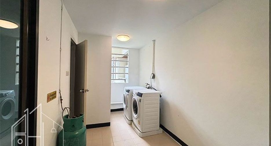 For rent 3 bedrooms condo in Khlong Toei, Bangkok