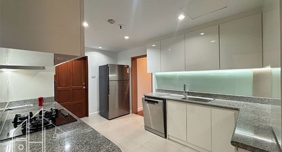 For rent 3 bedrooms condo in Khlong Toei, Bangkok