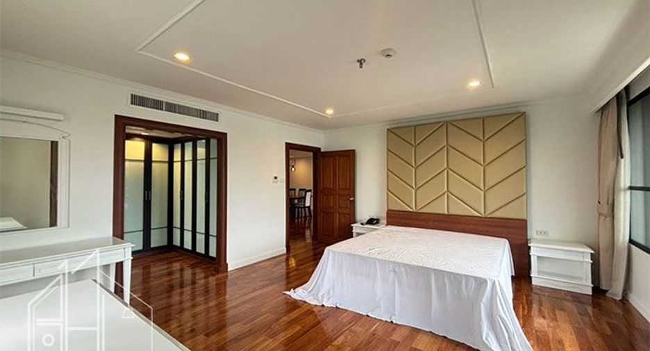 For rent 3 bedrooms condo in Khlong Toei, Bangkok