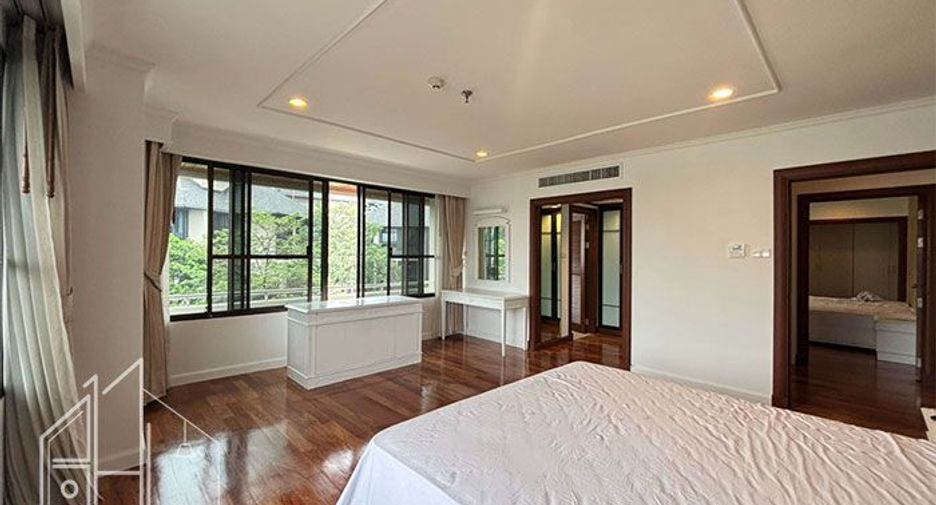 For rent 3 bedrooms condo in Khlong Toei, Bangkok