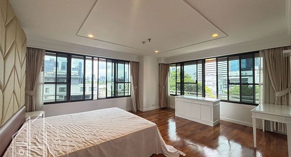 For rent 3 bedrooms condo in Khlong Toei, Bangkok