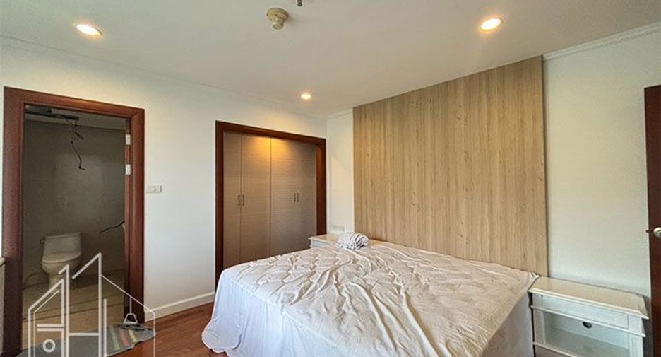 For rent 3 bedrooms condo in Khlong Toei, Bangkok