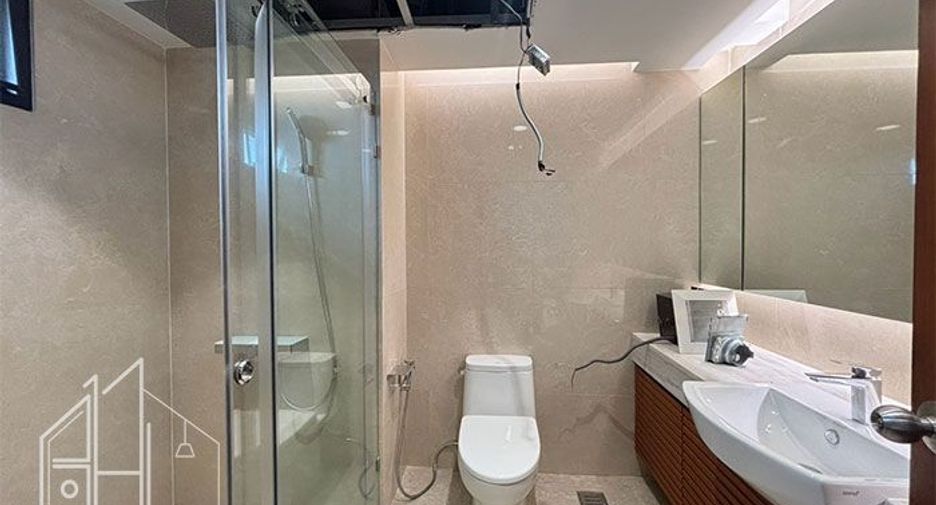 For rent 3 bedrooms condo in Khlong Toei, Bangkok