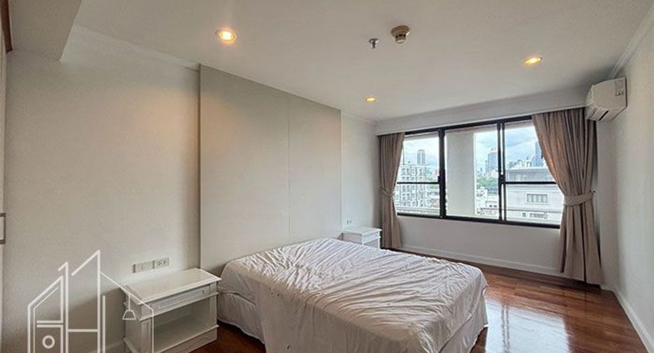 For rent 3 bedrooms condo in Khlong Toei, Bangkok