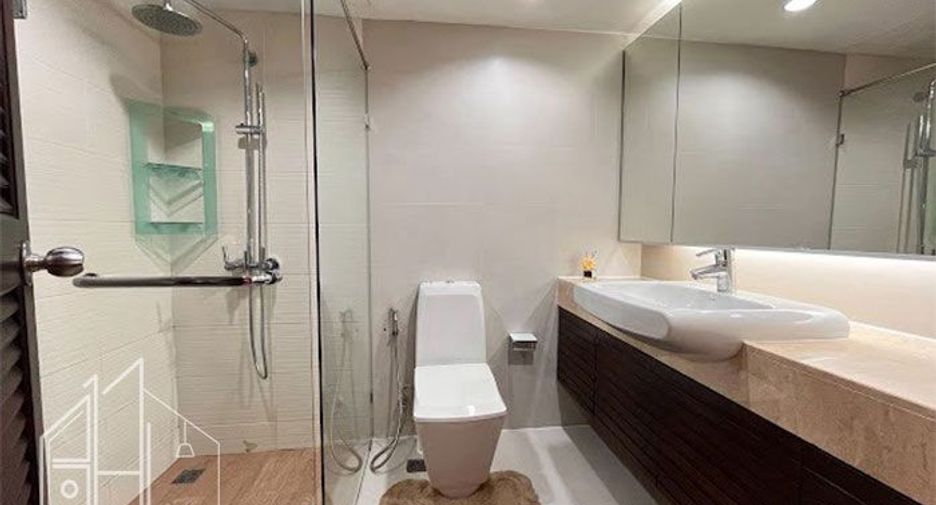 For rent 3 bedrooms condo in Khlong Toei, Bangkok