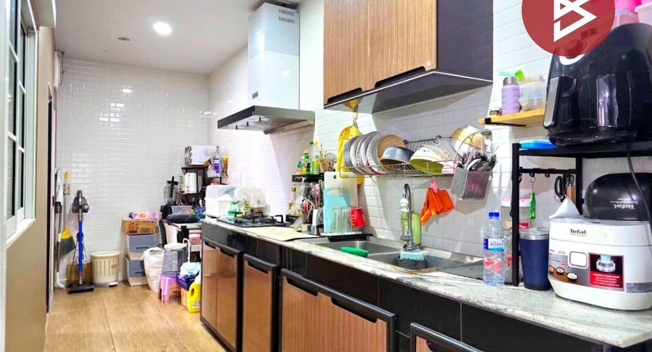 出售 4 卧室 独立屋 在 Mueang Samut Sakhon, Samut Sakhon
