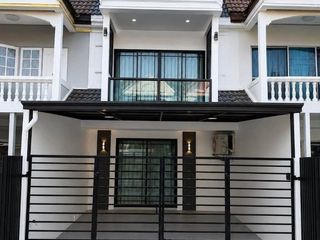 Casa adosada en venta de 3 habitaciones en Bang Lamung, Chonburi