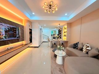 Casa adosada en venta de 3 habitaciones en Bang Lamung, Chonburi
