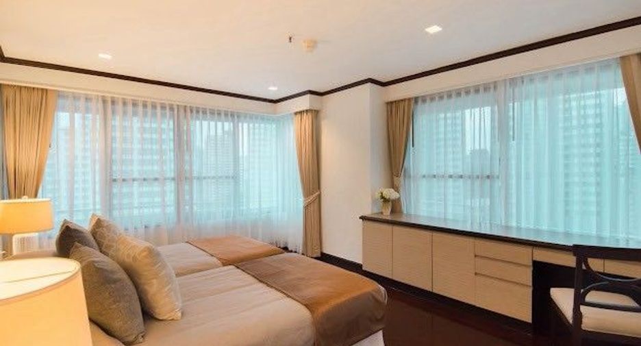 For rent 3 bedrooms apartment in Khlong Toei, Bangkok