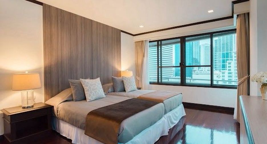 For rent 3 bedrooms apartment in Khlong Toei, Bangkok