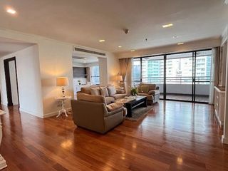 For rent 3 bedrooms apartment in Khlong Toei, Bangkok