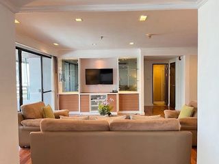 For rent 3 bedrooms apartment in Khlong Toei, Bangkok