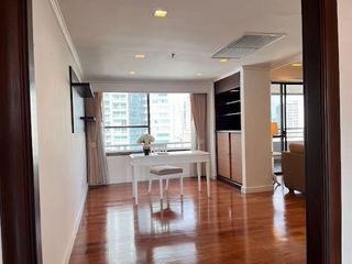 For rent 3 bedrooms apartment in Khlong Toei, Bangkok