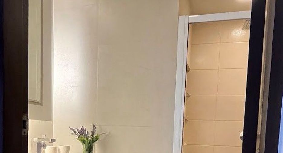 For rent 3 bedrooms apartment in Khlong Toei, Bangkok
