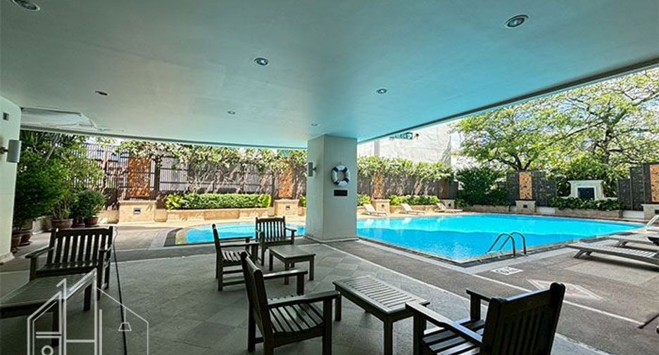 For rent 3 bedrooms apartment in Khlong Toei, Bangkok
