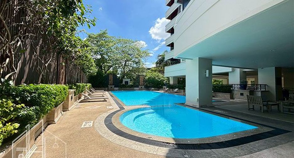For rent 3 bedrooms apartment in Khlong Toei, Bangkok