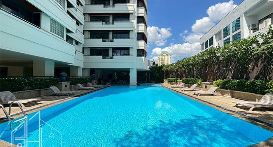 For rent 3 bedrooms apartment in Khlong Toei, Bangkok