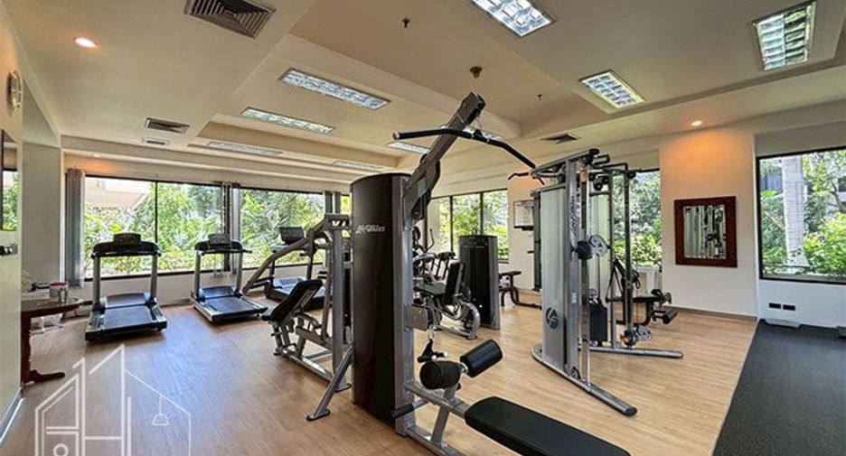 For rent 3 bedrooms apartment in Khlong Toei, Bangkok
