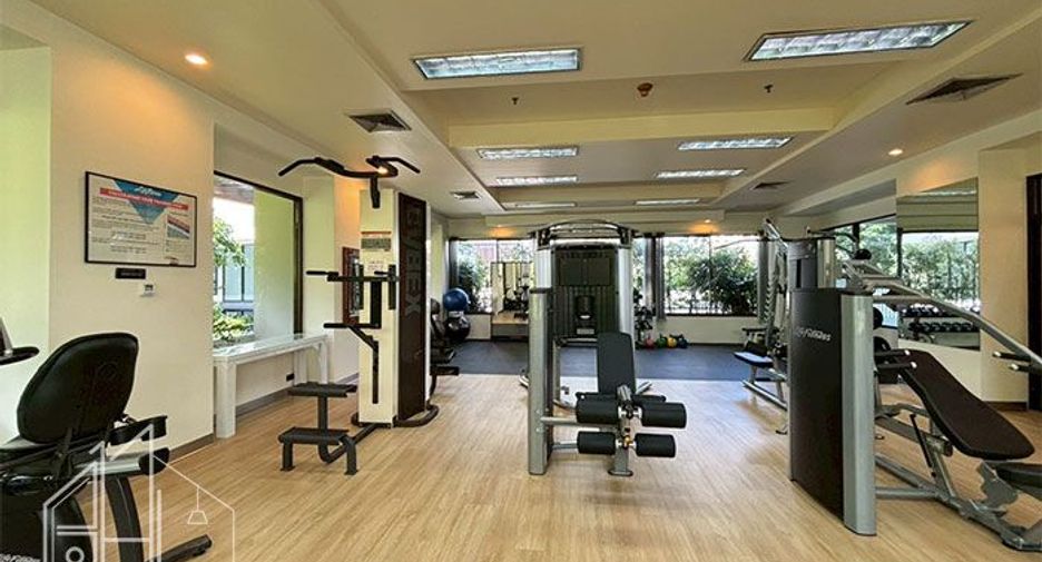 For rent 3 bedrooms apartment in Khlong Toei, Bangkok