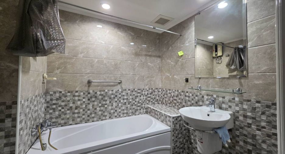 For sale 3 bedrooms condo in Yan Nawa, Bangkok