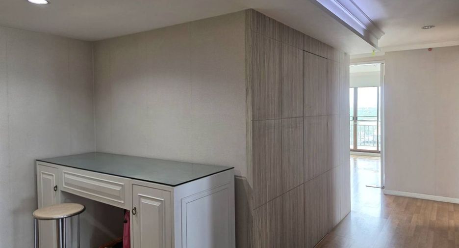 For sale 3 bedrooms condo in Yan Nawa, Bangkok