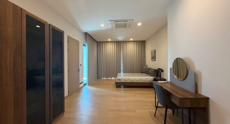 For rent 3 bedrooms villa in Wang Thonglang, Bangkok