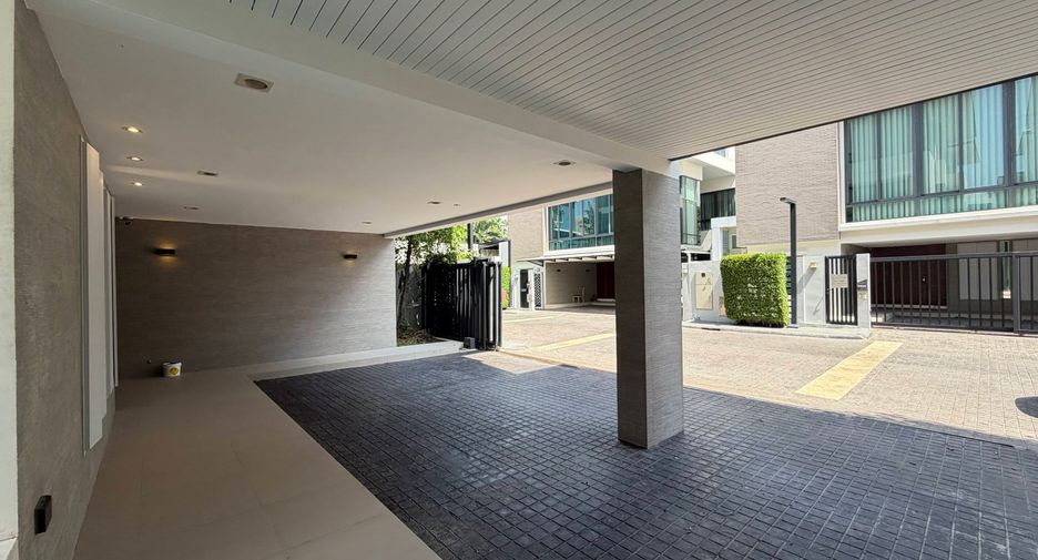 For rent 3 bedrooms villa in Wang Thonglang, Bangkok