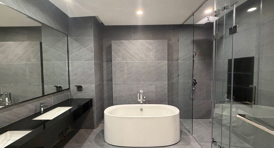 For rent 3 bedrooms villa in Wang Thonglang, Bangkok