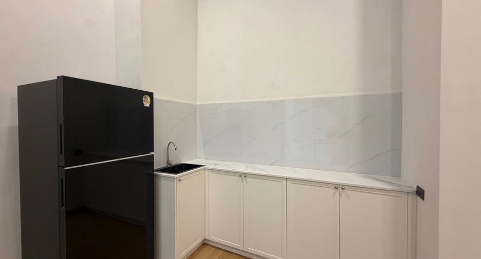 For rent 3 bedrooms villa in Wang Thonglang, Bangkok