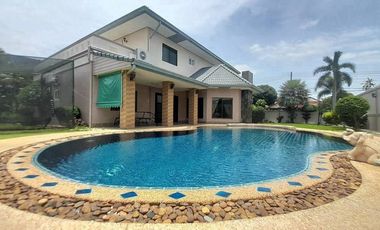For rent 4 bedrooms villa in Bang Lamung, Chonburi