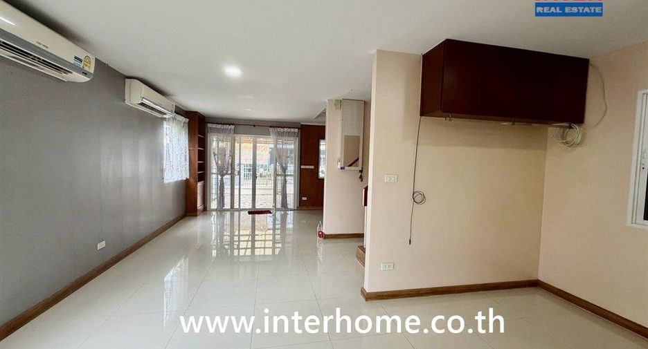 Casa en venta de 4 habitaciones en Nong Chok, Bangkok