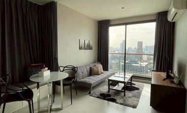 À vendre 1 chambre condo à Khlong Toei, Bangkok