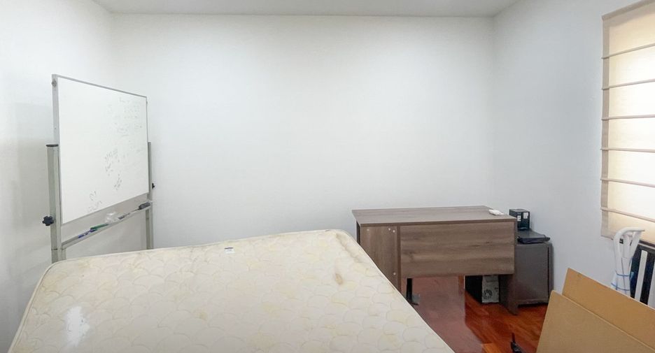 Haus zum Kauf mit 3 Zimmer in Khlong Sam Wa, Bangkok