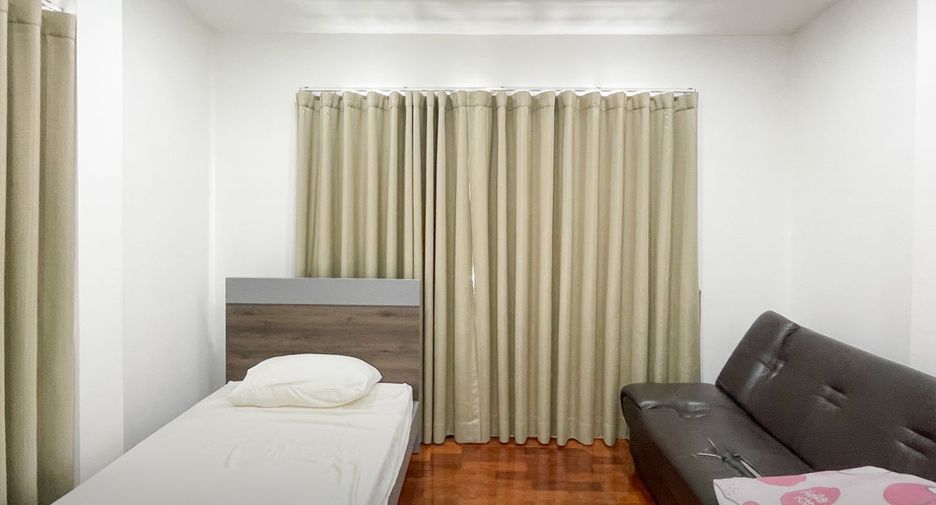 Haus zum Kauf mit 3 Zimmer in Khlong Sam Wa, Bangkok