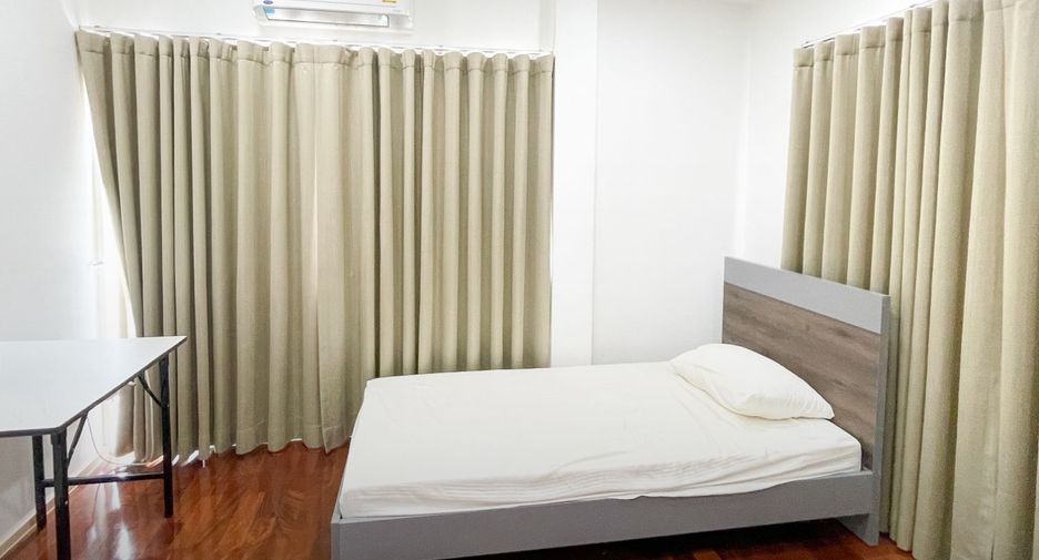 Haus zum Kauf mit 3 Zimmer in Khlong Sam Wa, Bangkok