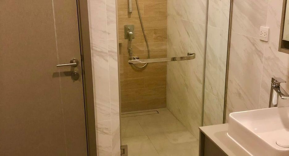 For rent and for sale 1 bed condo in Watthana, Bangkok