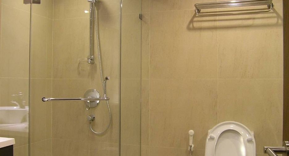 For rent 2 bedrooms condo in Bang Rak, Bangkok