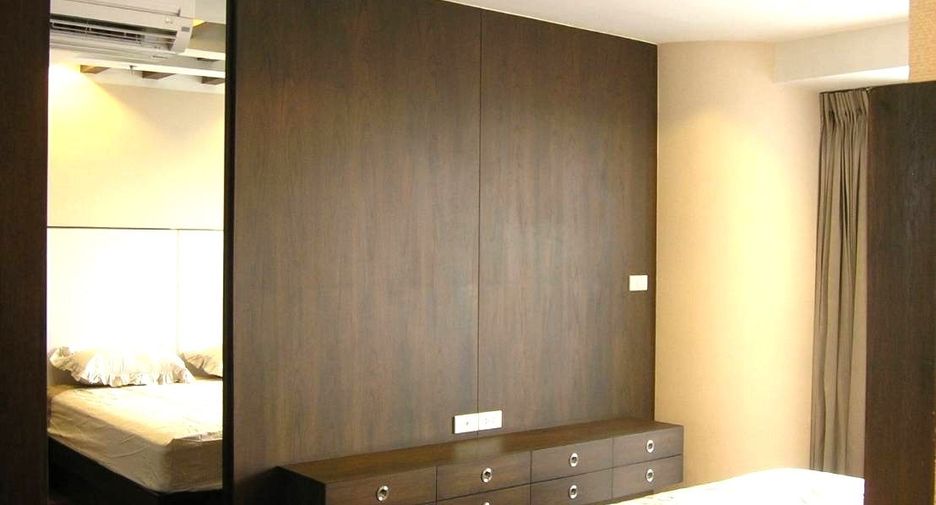 For rent 2 bedrooms condo in Bang Rak, Bangkok