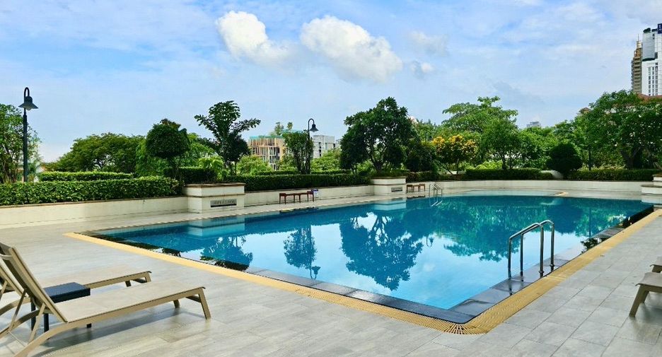 For rent 4 bedrooms condo in Watthana, Bangkok