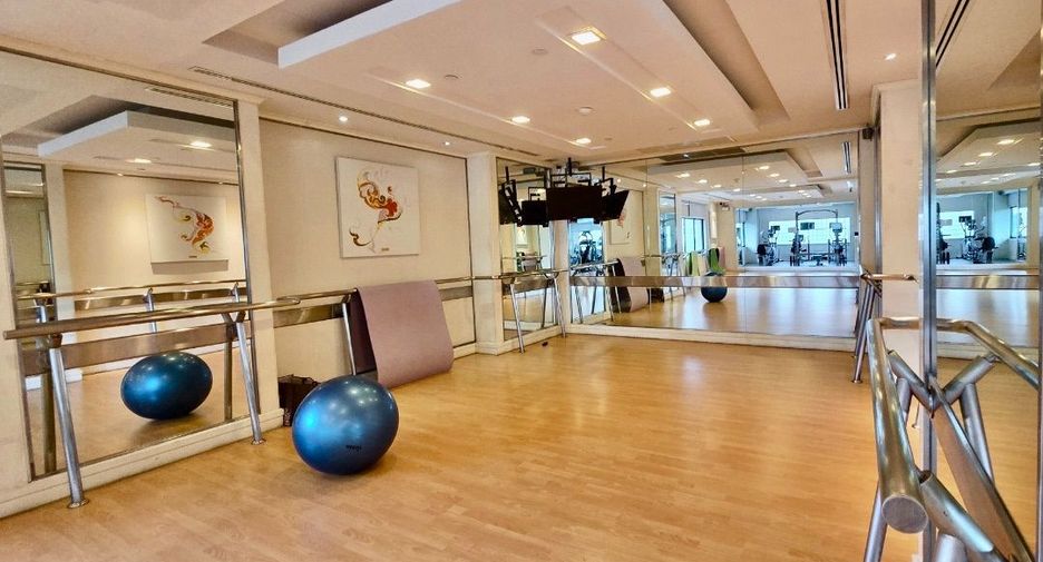 For rent 4 bedrooms condo in Watthana, Bangkok