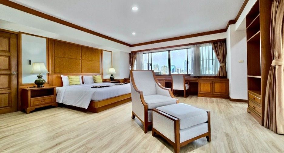 For rent 4 bedrooms condo in Watthana, Bangkok