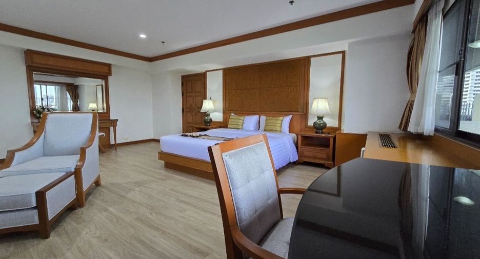 For rent 4 bedrooms condo in Watthana, Bangkok